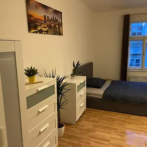 https://sunlit-apartment-close-to-city-center.praguehotelsweb.com
